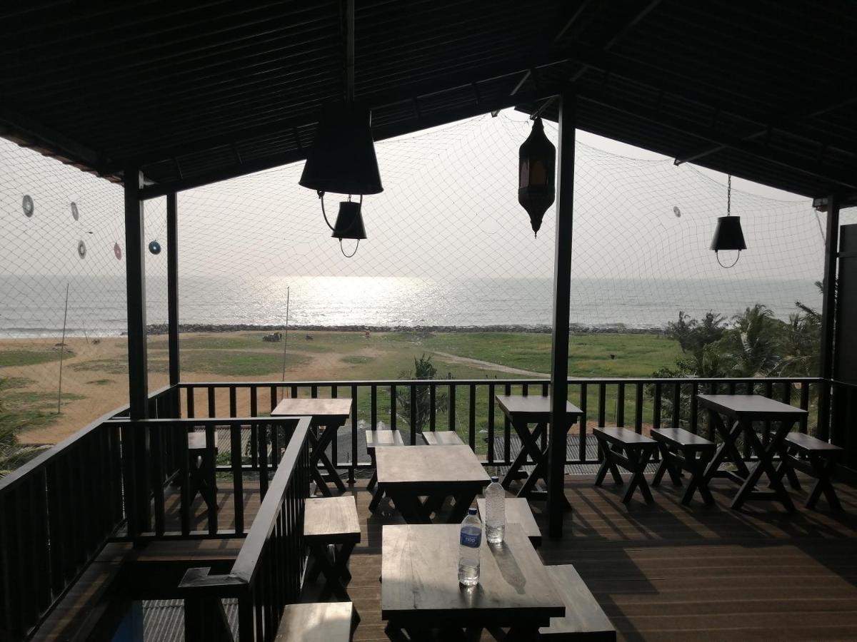Le Petit Hotel & Restaurant Negombo Exterior photo